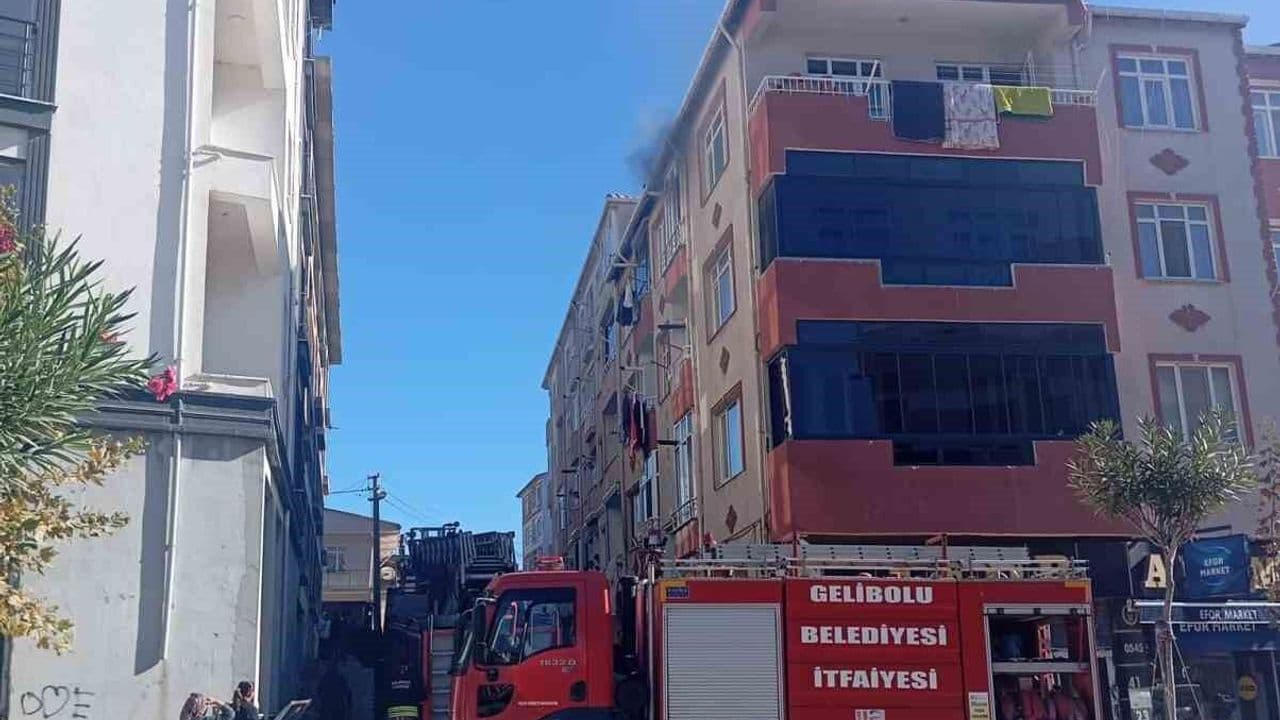 Gelibolu'da 4. Kat Yangını Hızlı Müdahale ile Durduruldu