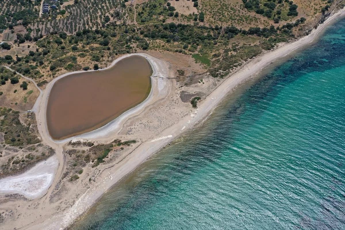 Kalpli Göl'ün Pembe Rengi Bu Yıl Görüntülenmedi