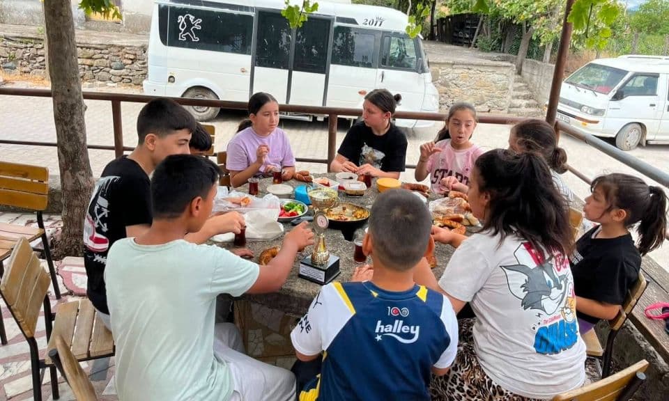 Kalabakbaşı'nda Yaz Kur'an Kursu Kupa Sevinciyle Sona Erdı