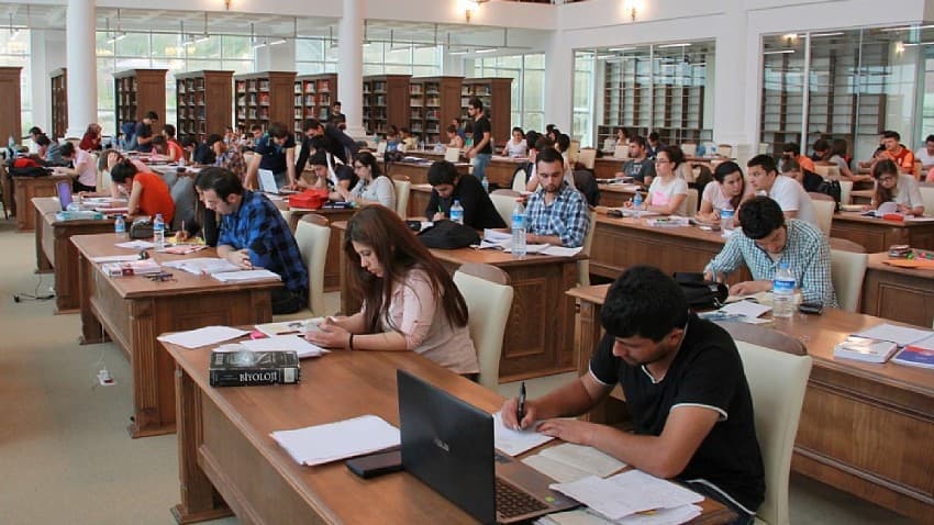 Bayramiç’te 140 Yeni Üniversite Öğrencisi Şehre Geldi