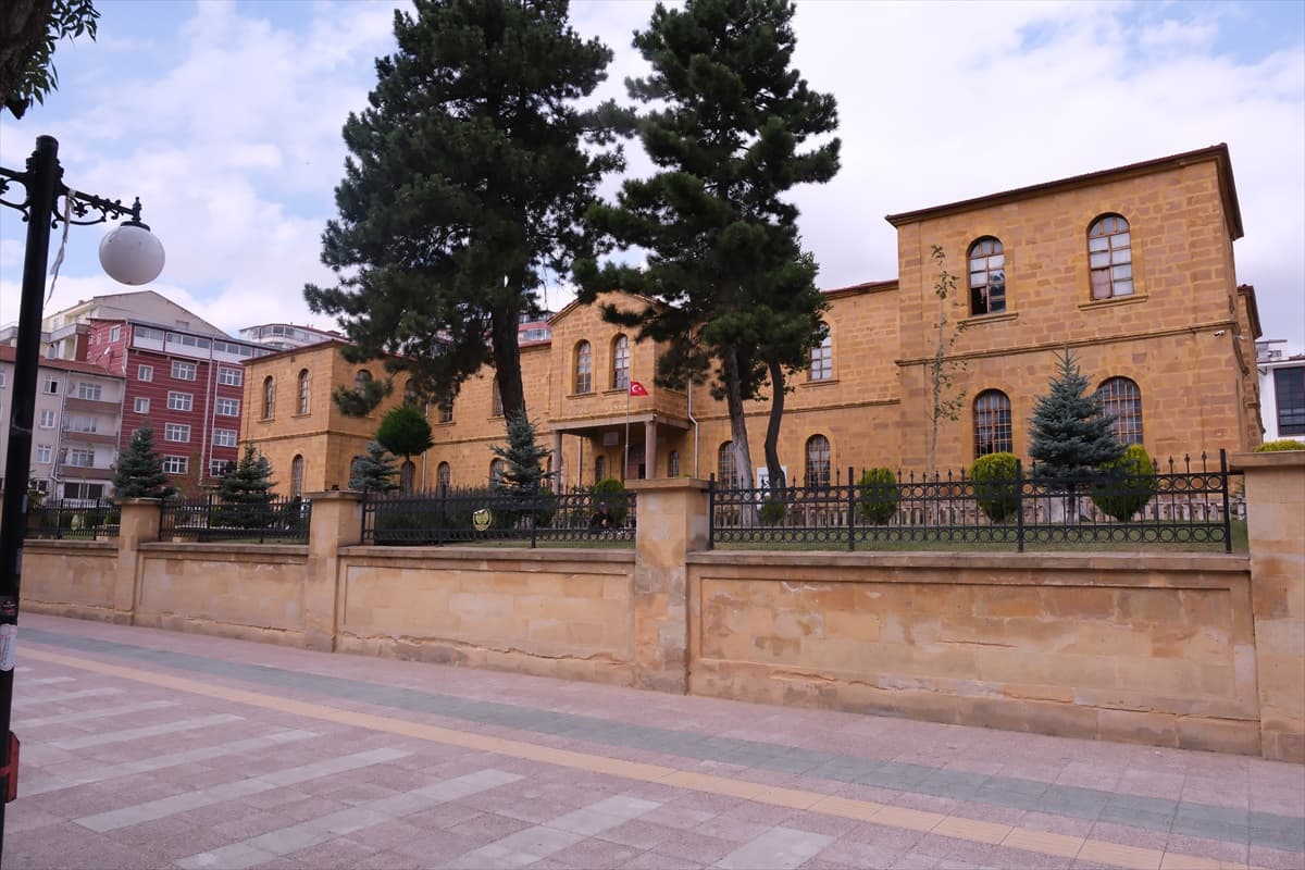 Çanakkale Ruhuyla Yozgat'tan Gelen Kahramanlık Hikayesi: Bir Gazi Lise'nin Onurlu Mirası
