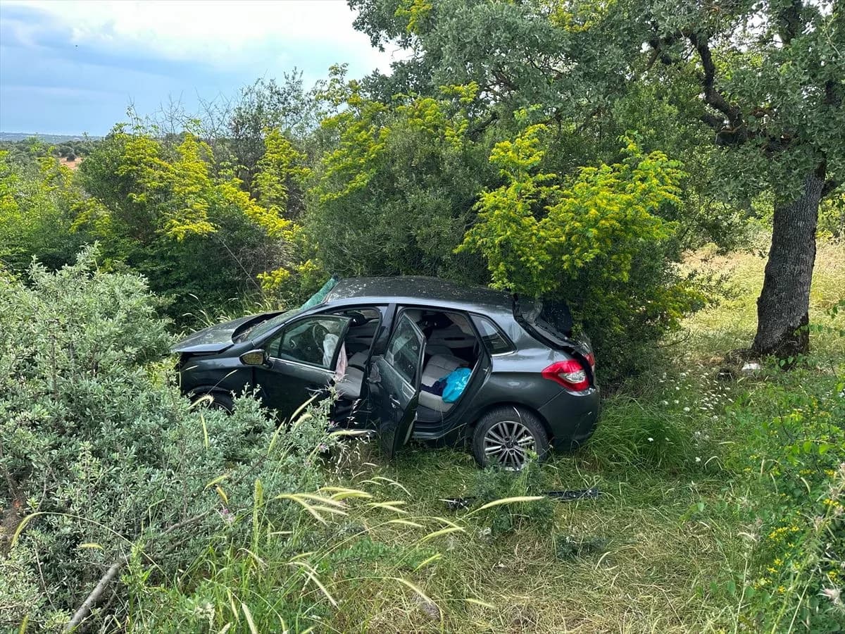 Çanakkale'de Otomobil Kazası: İki Kişi Yaralandı