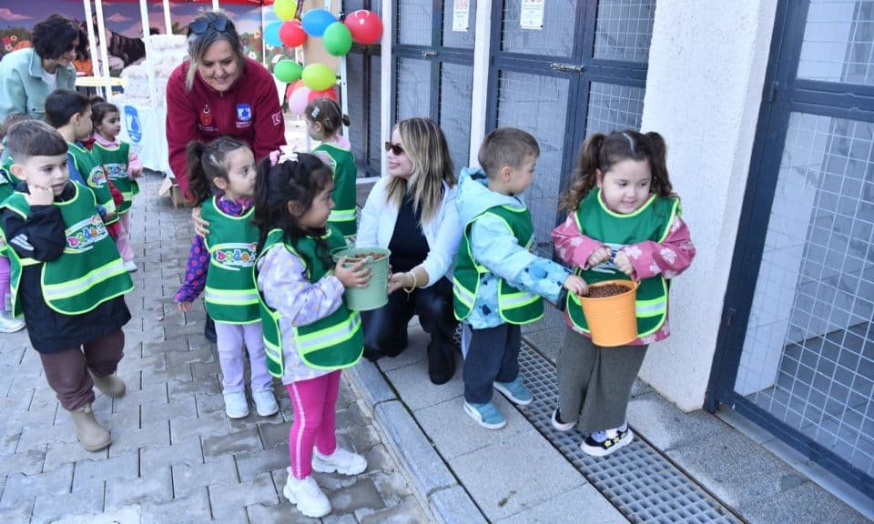 Çanakkale'de Can Dostlara Kucak Açan Hafta: 4 Ekim Hayvanları Koruma Günü Etkinlikleri Yoğun İlgi Gördü