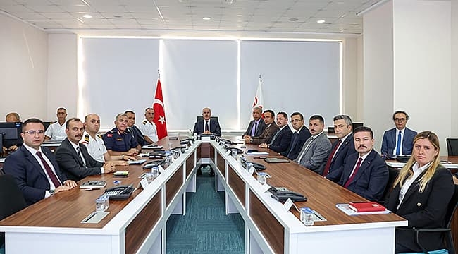 ÇANAKKALE'DE GÜVENLİK VE ASAYİŞ TOPLANTISI YAPILDI Çanakkale’de il genelindeki emniyet ve asayiş konularının değerlendirildiği İl Güvenlik, Asayiş ve Koordinasyon Toplantısı, Vali Doç. Dr. Ömer Toraman başkanlığında icra edildi. ÇOMÜ İLE ARUCAD