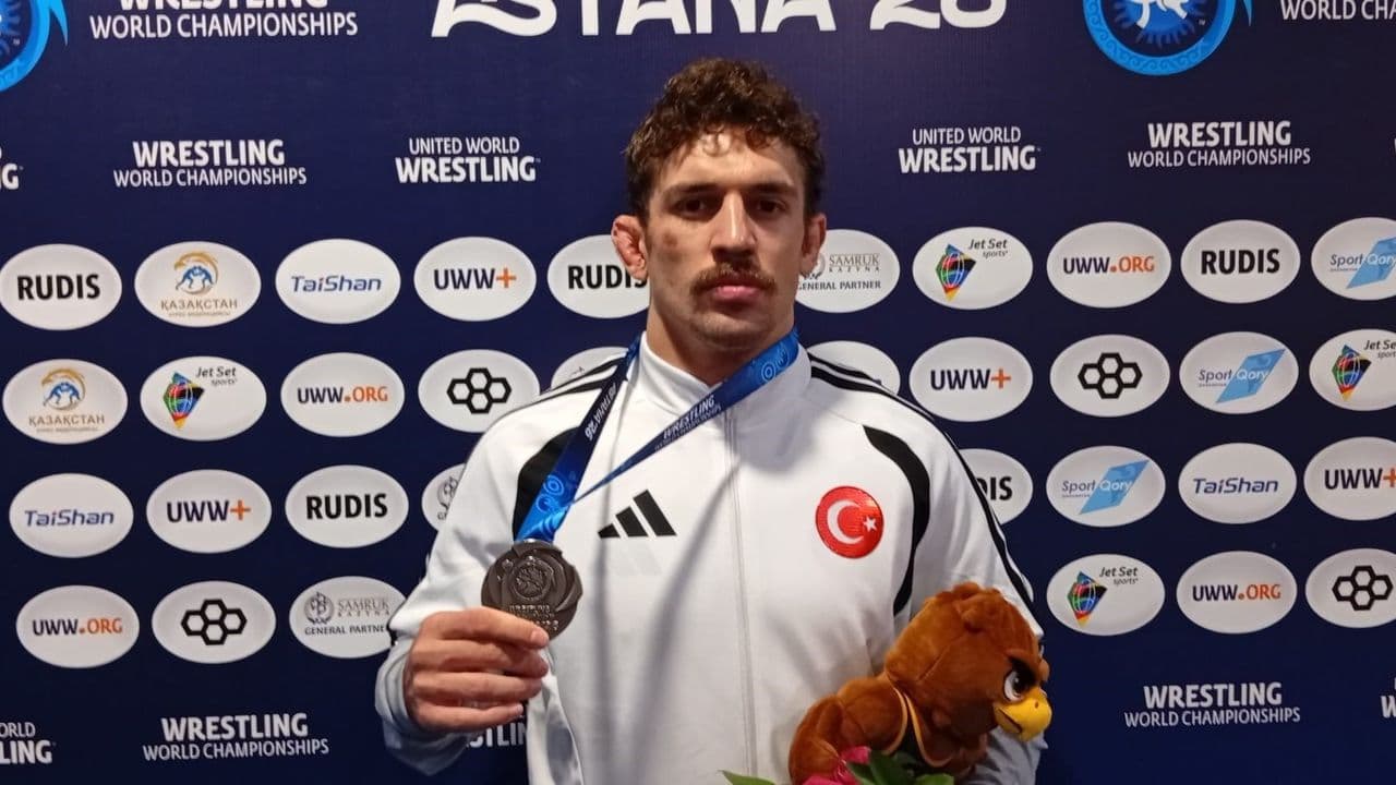 Milli güreşçi Yüksel Sarıçiçek dünya ikincisi oldu