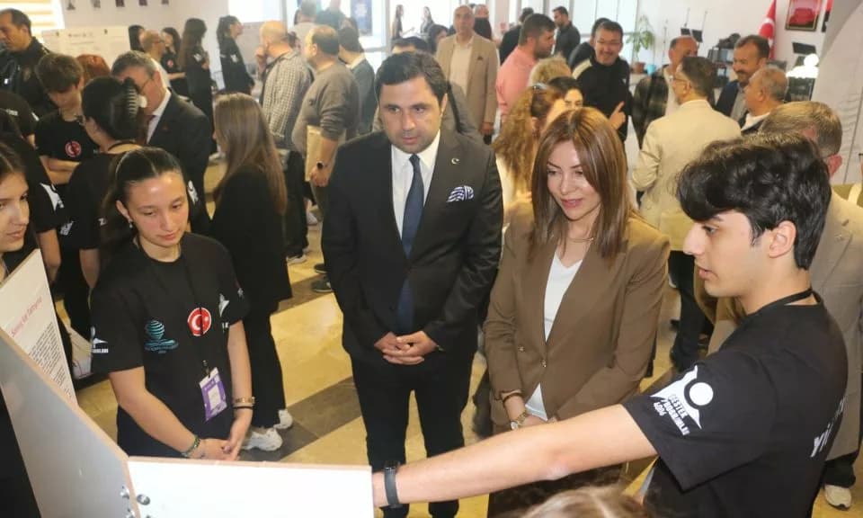 Biga İÇDAŞ Fen Lisesi’nde TÜBİTAK 4006 Fuarı Başladı