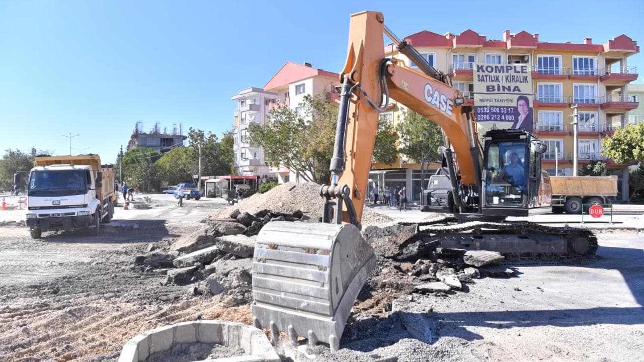Doğalgaz Kavşağı Çanakkale'de Trafiğe Kapatıldı: Altyapı Yenileme Çalışmaları