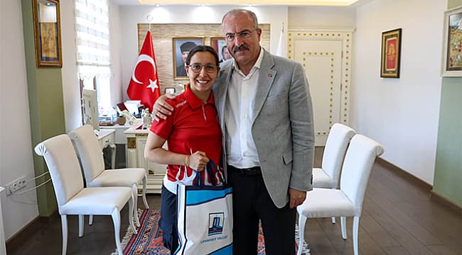 MİLLİ YÜZÜCÜ DENİZ ŞEVİN ŞENTUNA'DAN VALİ TORAMAN'A ZİYARET