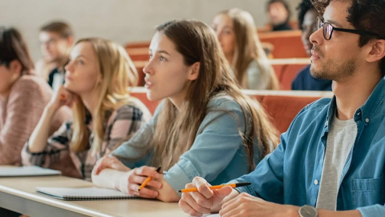 İzmir Bakırçay Üniversitesi'nde Devamsızlık ve Kayıt Dondurma Kurallarında Önemli Değişiklikler