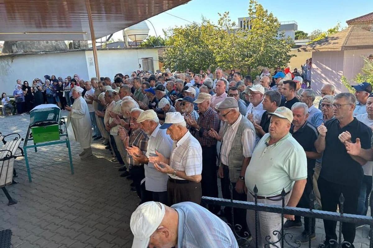 Usta oyuncuya geniş çaplı vefasızlık! Son yolculuğuna bir avuç insan uğurladı