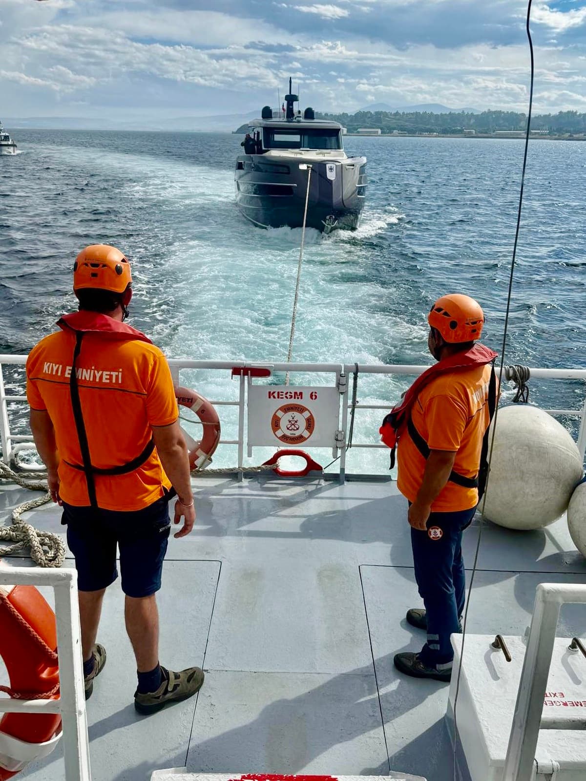 Çanakkale Boğazı'nda Tekne Arızası: 2 Kişi Eceabat Emniyetinde