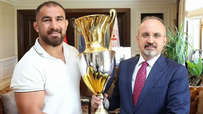 Bülent Turan, Kırkpınar'ın Başarılı Pehlivanlarını Ağırladı