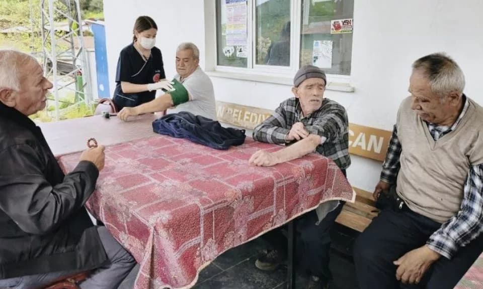Çanakkale'de Gençlik Marifetli Bir Projeyle Köyü Ziyaret Etti