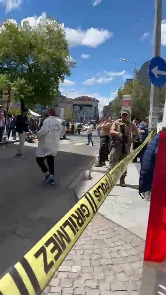 Çanakkale'de Silahlı Kavga İhbarına Giden 2 Polis Memuru Yaralandı