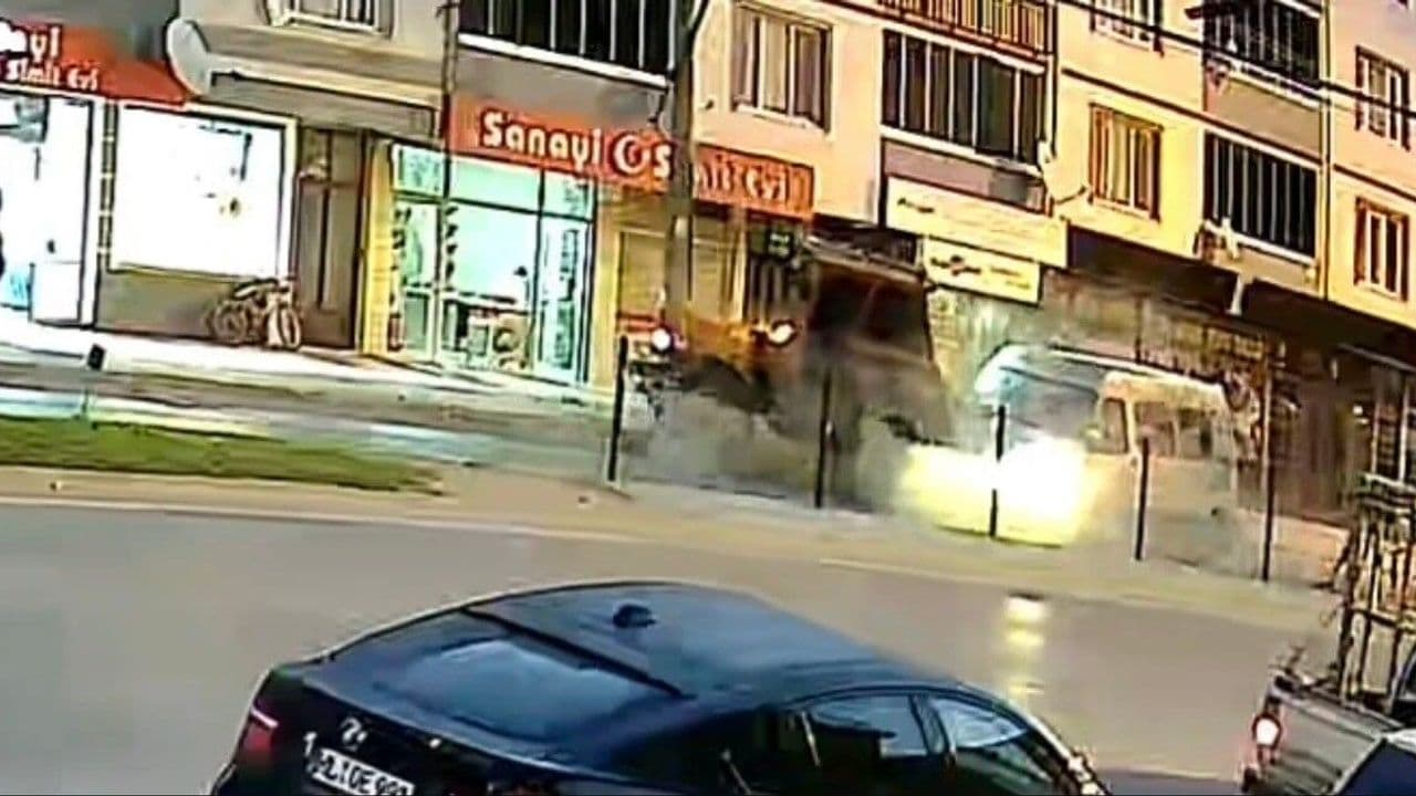 Mustafakemalpaşa'da 10 Yaralı Oluşan Kaza: Detaylar ve Gelişmeler