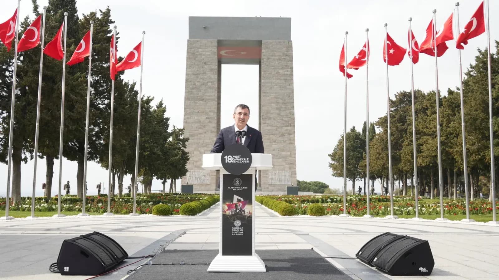"Azimle inşa ettiğimiz Türkiye Yüzyılı'nın da en sağlam dayanağı Çanakkale ruhudur"