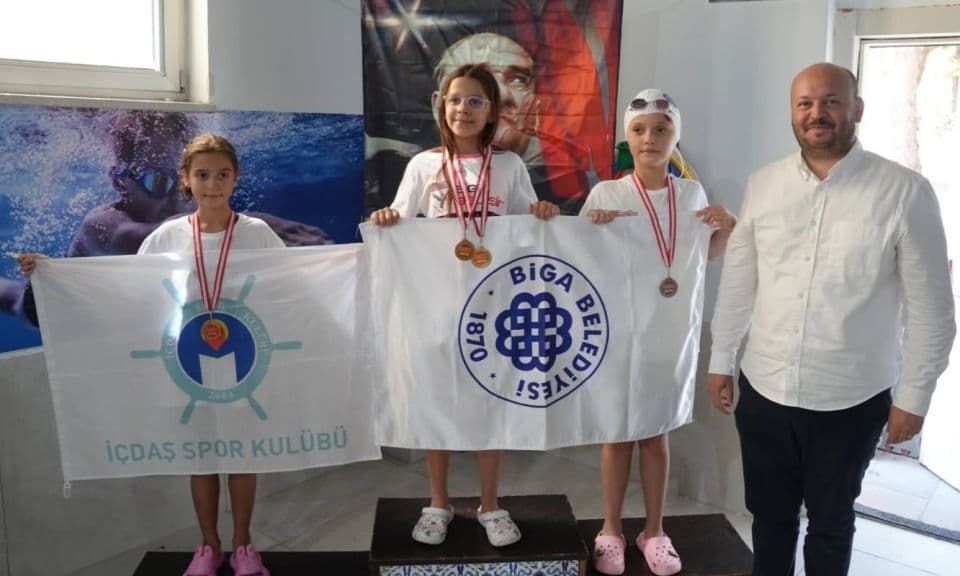 Biga’da 104. Kurtuluş Yıldönümü Etkinlikleri Yüzme ve Satranç Turnuvalarıyla Başladı