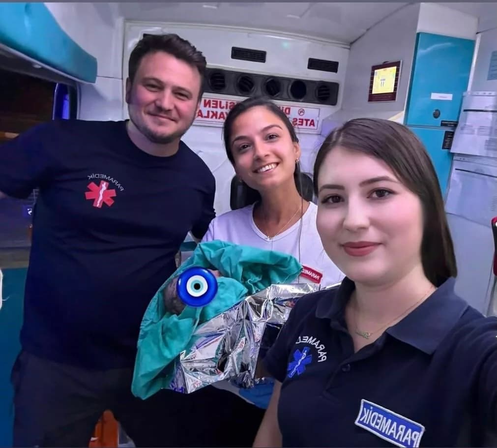 Çanakkale'de Ambulansın Yolculuk Esnasında Doğan Minik
