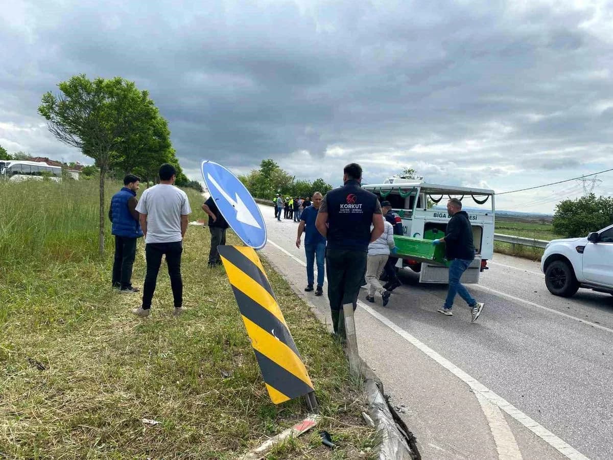 Çanakkale'de Ölümlü Kaza: 2 Kişi Hayatını Kaybetti