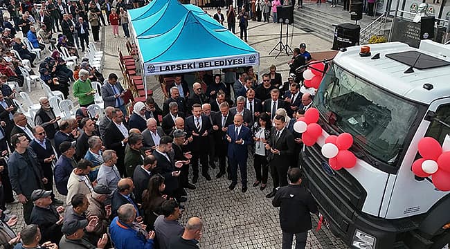 Lapseki Belediyesi'ne Çöp Kamyonu Hibe Edildi: Yeni Ekskavatör Girişimi