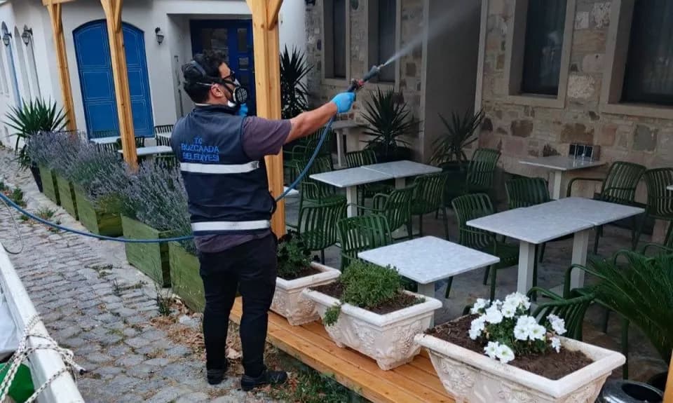 Bozcaada'da Vektörle Mücadele Çalışmaları Sürüyor