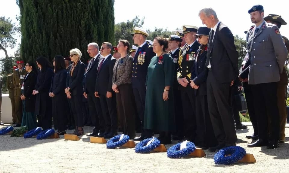 Çanakkale'de Fransız ve İngiliz Anıtlarında Tören Düzenlendi