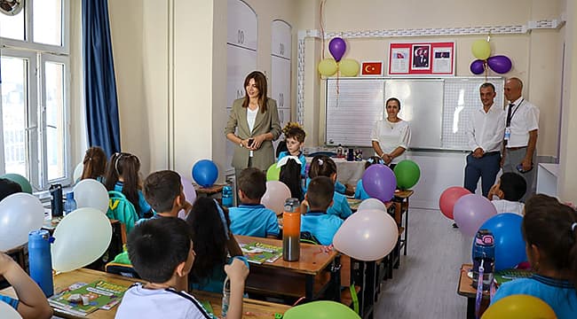 MİNE HAYTA'DAN 18 MART İLKOKULUNA UYUM HAFTASI ZİYARETİ 2026-2027 eğitim öğretim yılı Okula Uyum Haftası çerçevesinde Çanakkale İl Millî Eğitim Müdürü Mine Hayta, 18 Mart İlkokulunu konuk oldu. MİNE HAYTA’DAN CEVATPAŞA ORTAOKULUNA ZİYARET