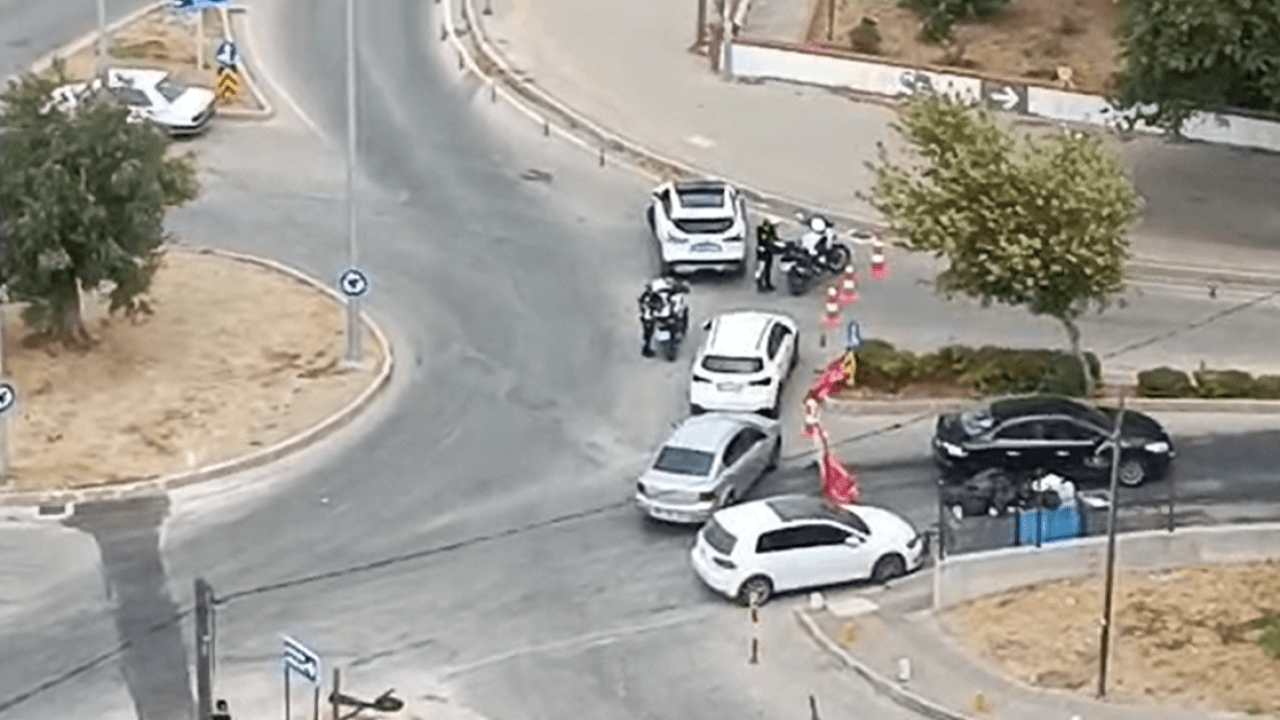 Kepez’e Su Ulaştırma Çalışması Sırasında Yol Kapatıldı, Sürücüler Ceza Aldı