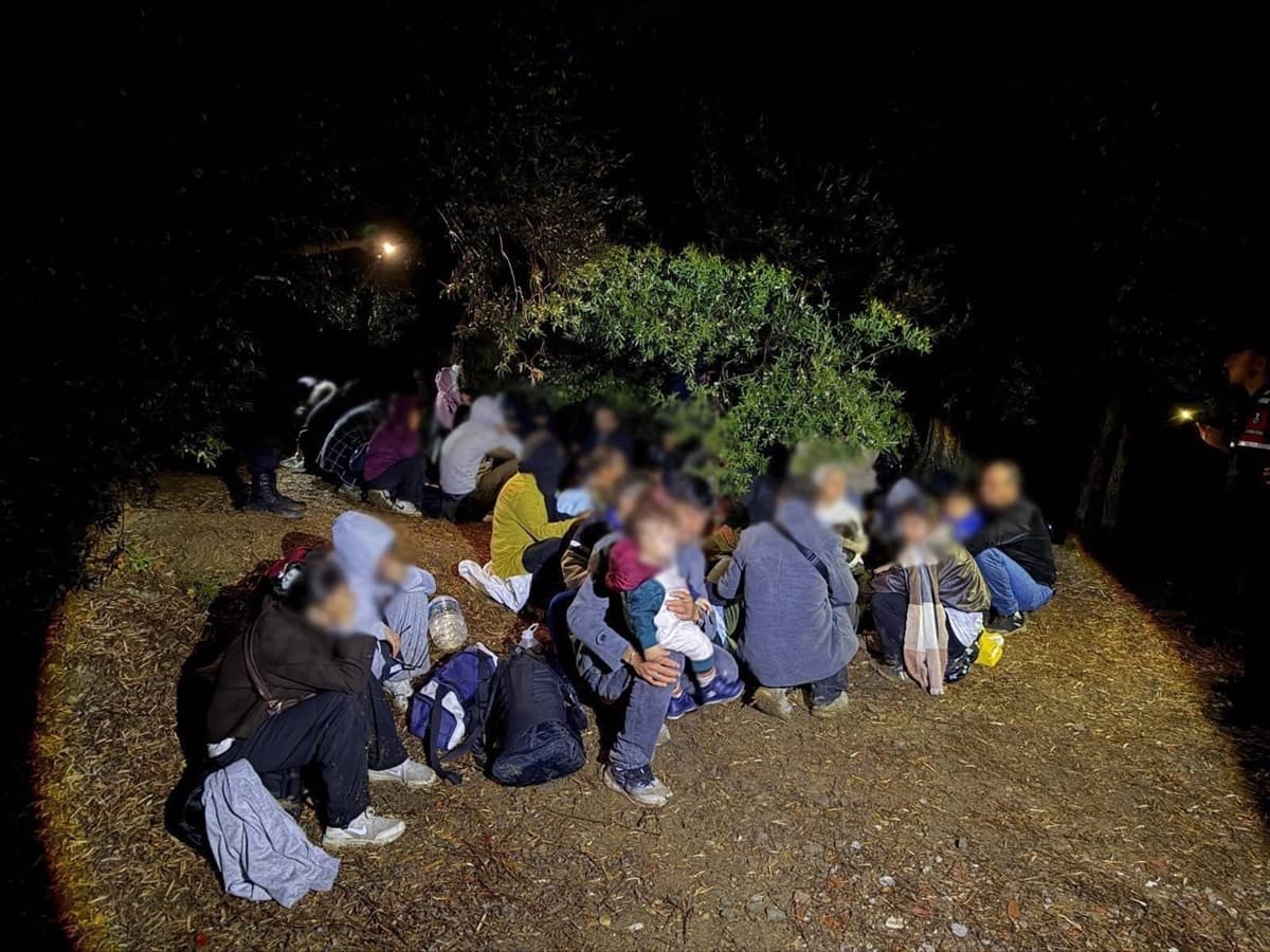 6 operasyonda yakalanan 51 düzensiz göçmen GÖKSEM'e ulaştırıldı Çanakkale'de