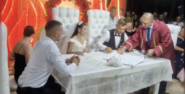 Gelibolu’da Nikah Memurunun Kızı ve Damatı İçin Duygusal Nikah Töreni
