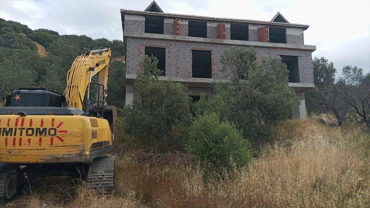 Çanakkale'de Kaçak Yapılar Yıkıldı