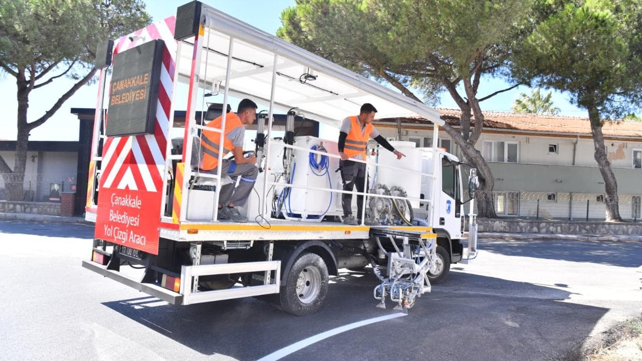 Çanakkale’de Yol Çizgileri Yenileniyor: Yeni Araçla Hızlı İşlem