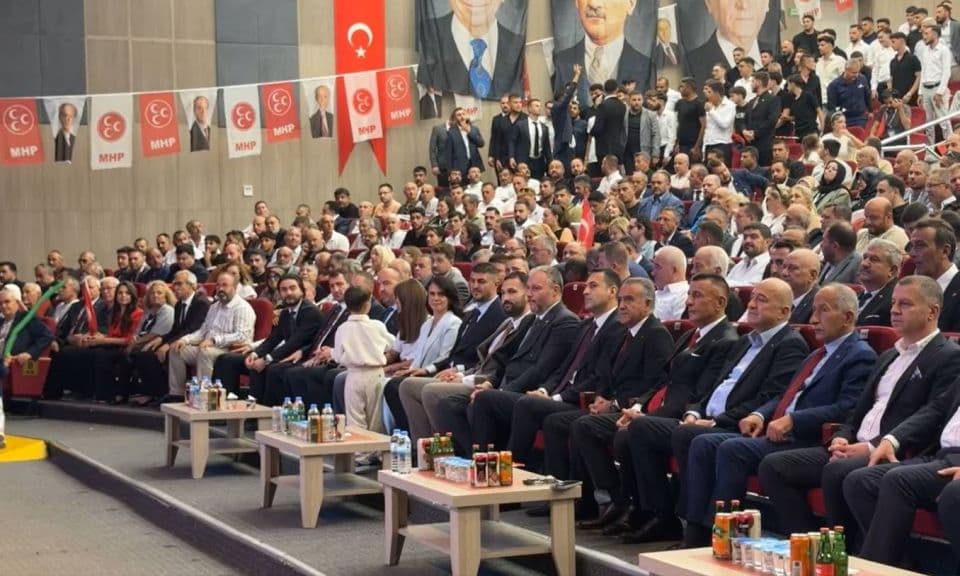 MHP Çanakkale'de 15. Olağan Kongresini Tamamladı: Salih Altınkaya Güven Tazeledi, Şehir Sevdası Mesajları Verdi