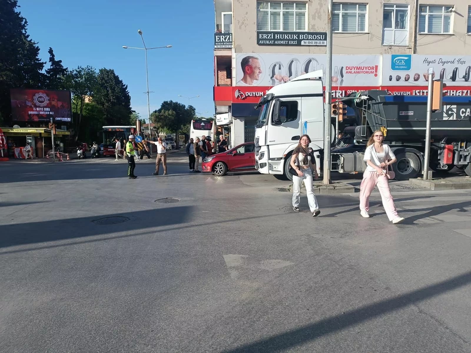 Aygaz Kavşağı'nda Trafik Kazası: Yol Tek Yönlü Olarak Kapatıldı