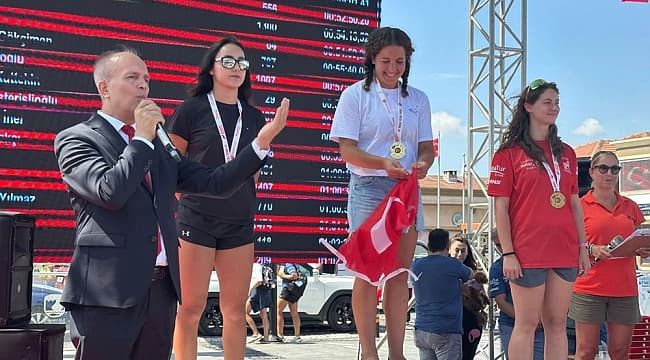 ZAFERE KULAÇ ATTILAR Çanakkale Rotari Kulübü eliyle geleneksel olarak gerçekleştirilen 'Çanakkale Boğazı Yüzme Yarışları' bu yılda muhteşem anlara tanıklık etti. VE SONUNDA AÇILDI