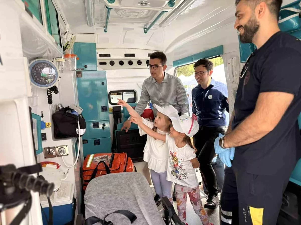 Ezine'de Sağlıklı Çocuk, Sağlıklı Gelecek Etkinliği Düzenlendi