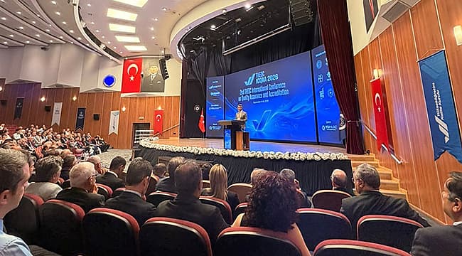 ÇOMÜ, ULUSLARARASI KALİTE KONFERANSINA KATILDI Çanakkale Onsekiz Mart Üniversitesi (ÇOMÜ), Yükseköğretim Kalite Kurulu (YÖKAK) eliyle organize edilen “2nd THEQC International Conference on Quality Assurance and Accreditation” konferansına yer aldı.
