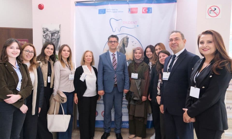 Çanakkale'de Dijital Eğitimin Zirvesi: Diş Hekimliği Alanında 20 Yenilikçi Araç Geliştirildi