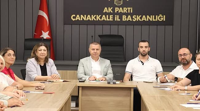 AK Parti Çanakkale'de Yönetim Toplantısı Gerçekleştirildi Çanakkalespor’dan Halil Ertuğrul’a 60. Yıl Forması “Adalet, bir Ayrıcalık Değil; Herkesin Hakkıdır”