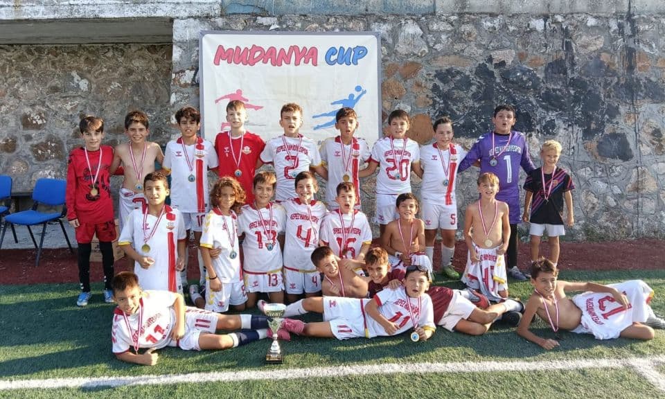 Kepez Hamidiyespor Mudanya Cup'ta Namağlup Şampiyon Oldu