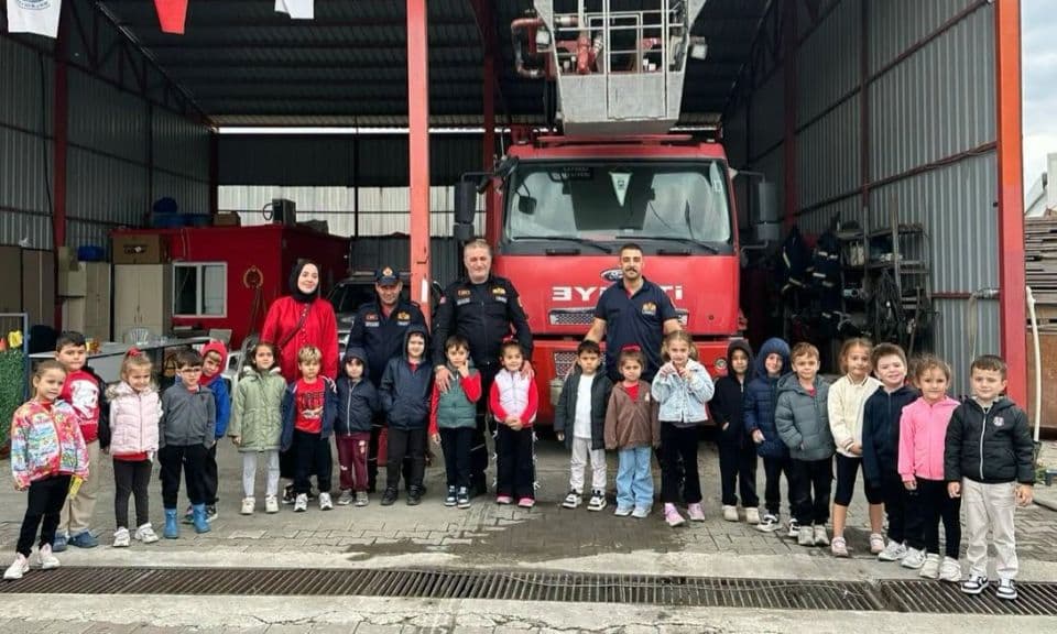Çanakkale'de Minik Öğrenciler İtfaiyecilik Deneyimini Yerinde Yaşadı