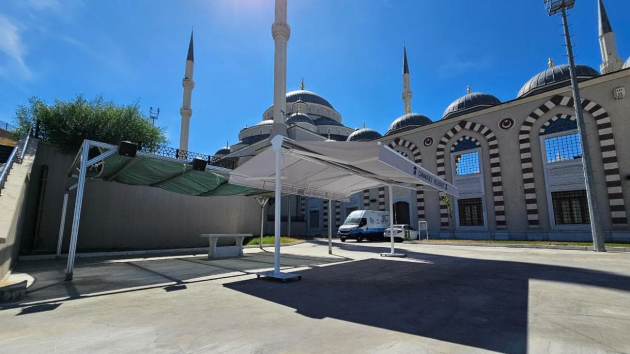 Çanakkale Belediyesi'nden camilere tente desteği