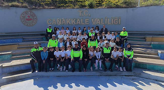VALİ TORAMAN, TRAFİK HAFTASI ETKİNLİĞİNDE ÖĞRENCİLERLE BULUŞTU