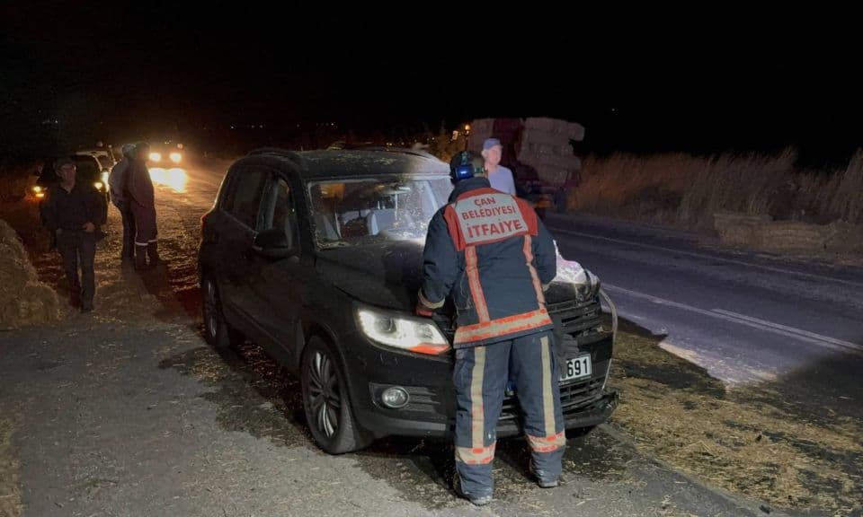 Çan'da otomobil, samanlı traktöre çarptı: 1 yaralı