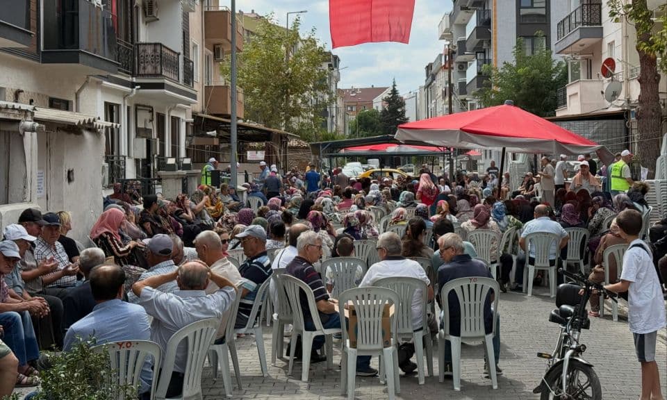 Barbaros Mahallesi'nde 8. Geleneksel Hayır ve Keşkek Şöleni: Geçmişe Vefa, Geleceğe Umut