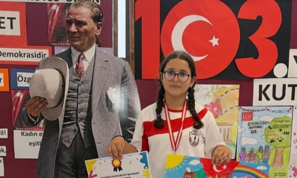 Minik Ressam Serra Rana Çobanoğlu'ndan Cumhuriyet Coşkusu