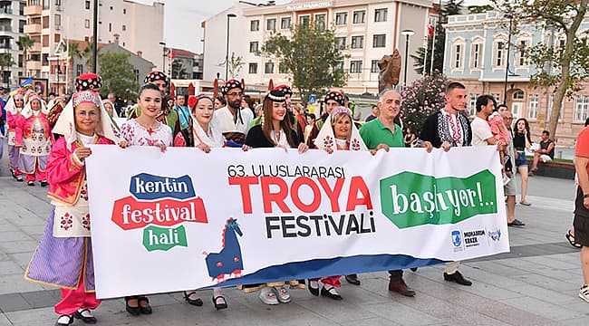 63. Uluslararası Troya Festivali Çanakkale’de Kortej ve Dans Şöleniyle Başladı