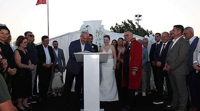 VALİ TORAMAN, GENÇ ÇİFTİN NİKÂH ŞAHİTLİĞİNİ YAPTI