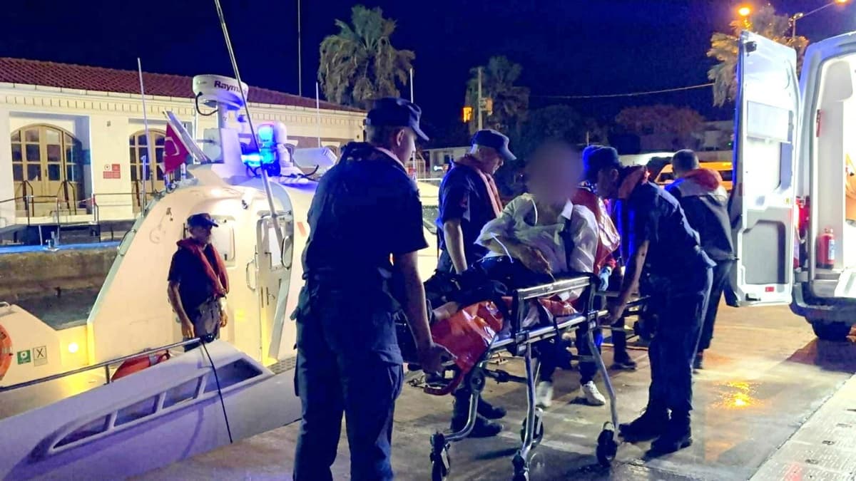 Bozcaada’da 74 Yaşındaki Hasta Sahil Güvenlik Botu ile Acil Tahliye Edildi