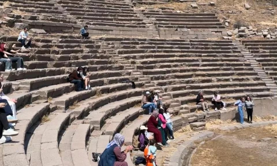 ÇOMÜ öğrencileri Assos’ta sahaya indi